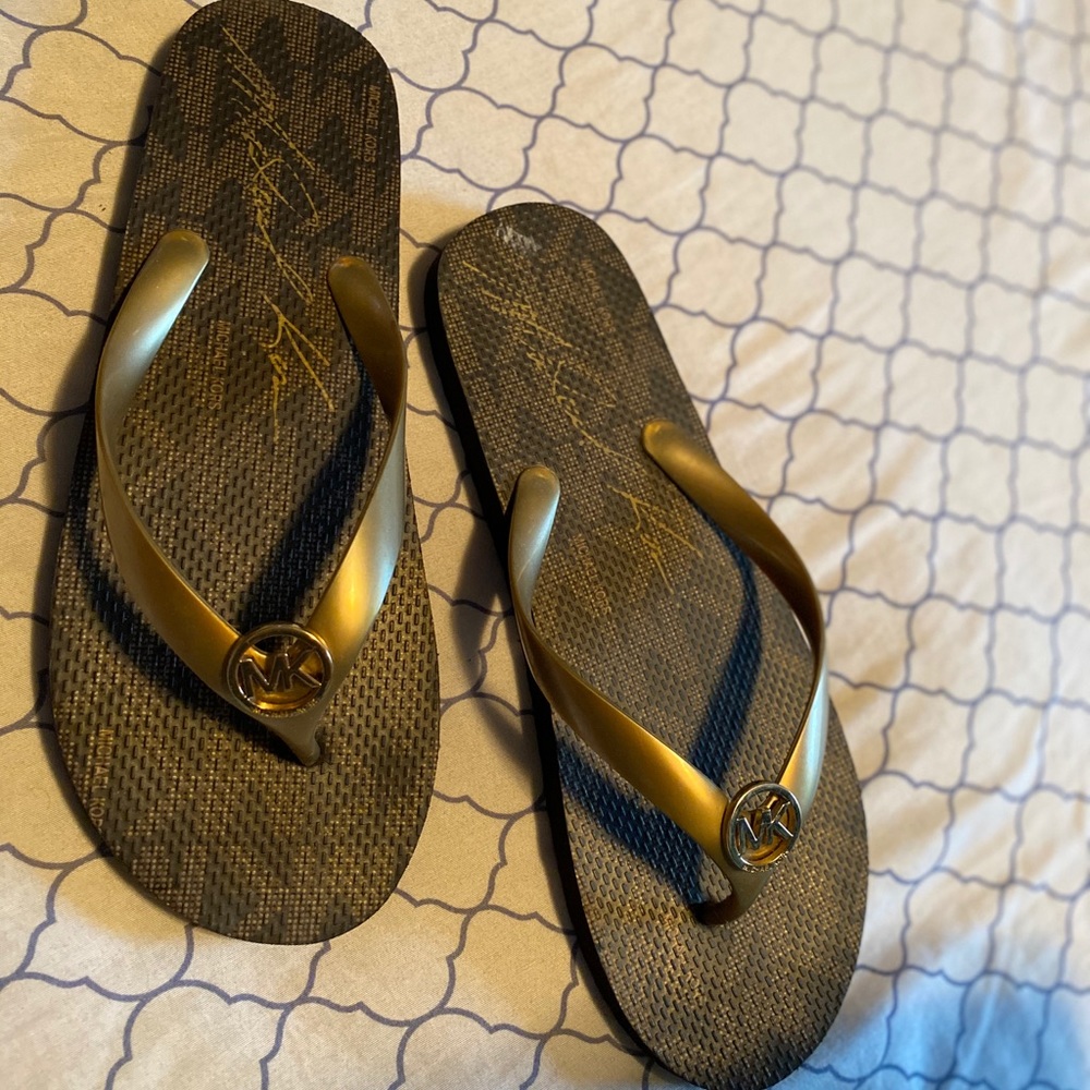 🆕 AUTHENTIC MK THONG SANDALS! 👡